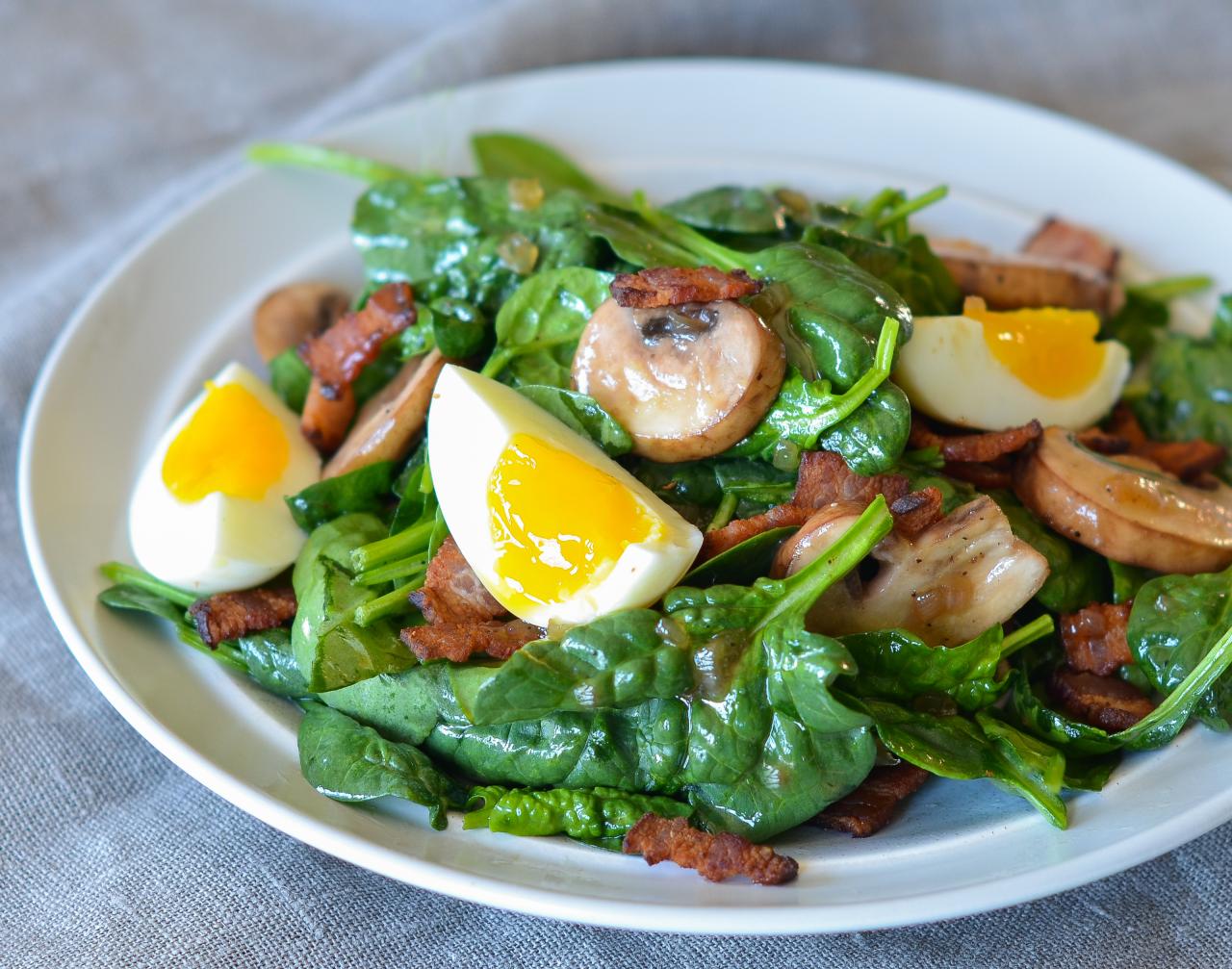 Spinach Salad Recipe: Hot Spinach Salad With Bacon and Vinegar